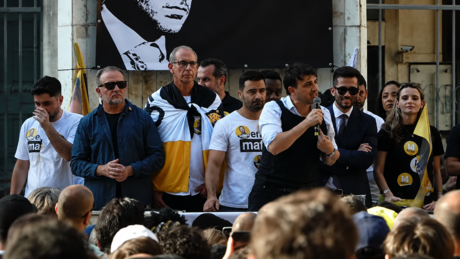 De colete à prova de balas, Renan Santos lança candidatura à Presidência