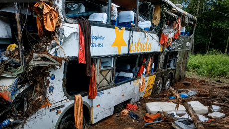 VÍDEO: Polícia identifica dez mortos em acidente de ônibus em Petrópolis