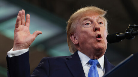 Por que Trump aumentou a pressão sobre país estratégico nas negociações sobre Estreito de Ormuz?