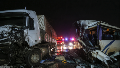 Tragédia no Paraná: colisão entre ônibus e carreta deixa 21 mortos