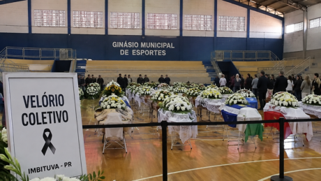 Vítimas de acidente no Paraná têm velório coletivo nesta quinta-feira