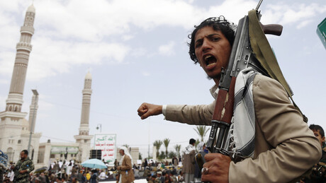 Houthis respondem a incursão de drones sauditas com dois ataques