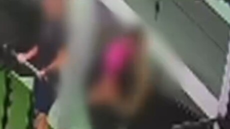 VÍDEO: Instrutor assedia e morde mulher em academia no Recife
