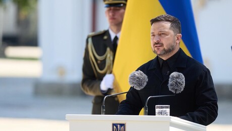 Zelensky ordena construção de monumento a traidor do Estado