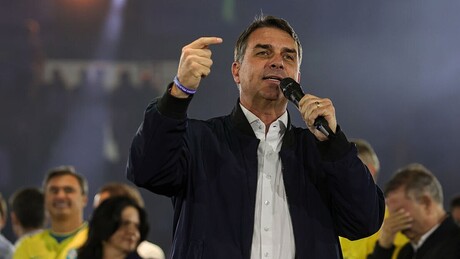 Flávio Bolsonaro participa de Festa do Peão em Barretos ao lado de Tarcísio e enaltece agro: 'Grande orgulho mundial'