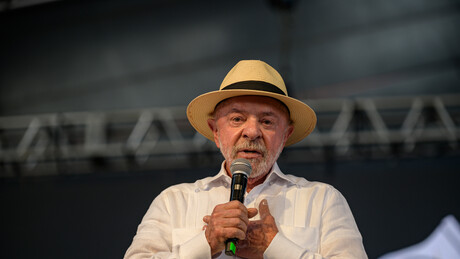 Lula diz a Trump que Brasil quer transformar terras raras no país antes de exportar