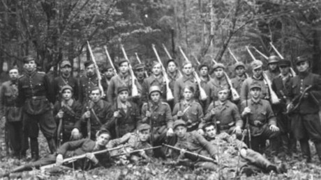 Polônia exige desculpas da Ucrânia por homenagear nazistas