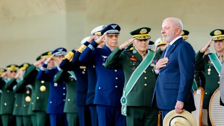 Priorizar Defesa é 'mostrar ao mundo que Brasil é dono do próprio destino' — Lula no Dia do Soldado