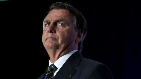 Bolsonaro pede ao STF transferência de titularidade de 10 armas apreendidas pela PF