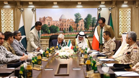 Kuwait e Paquistão assinam acordo de cooperação em defesa
