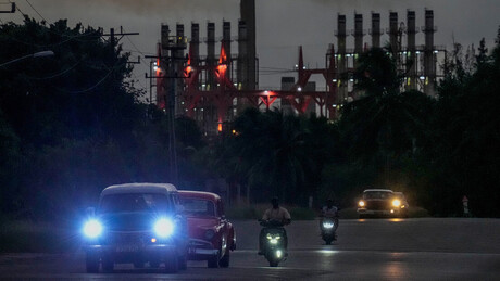'Oscilação em uma linha de transmissão' deixa o leste de Cuba sem energia elétrica