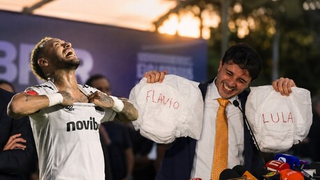 Neymar ameaça Renan Santos de processo durante partida de Counter Strike