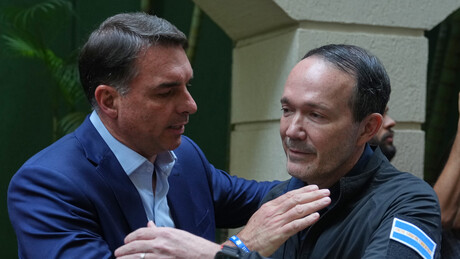 Flávio Bolsonaro se encontra com ministro de Bukele: modelo de El Salvador convém ao Brasil?