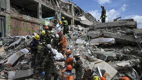 De La Espriella anuncia início da 'reconstrução da pátria' após terremoto na Colômbia