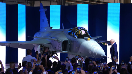 Cooperação militar brasileira na Europa? Primeiro caça Gripen F realiza voo inaugural na Suécia