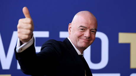 FIFA firma contrato milionário para proteger imagem da entidade e de Infantino