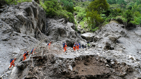 China alerta para novos colapsos de geleiras após desastre com mais de 900 mortos