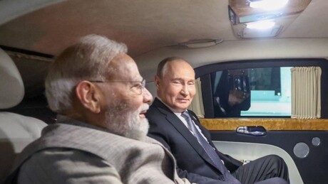 Modi e Putin dividem limusine a caminho dos Jogos Mundiais Nômades