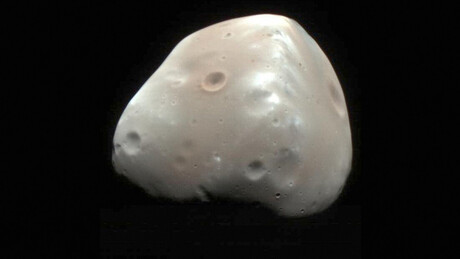 Cientistas explicam por que lua de Marte tem formato de batata