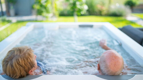 Cena aterradora: casal morre preso em jacuzzi