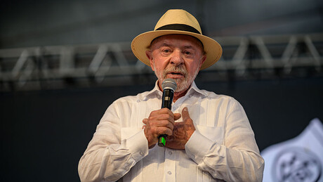 Em jantar com empresários, Lula promete reduzir juros