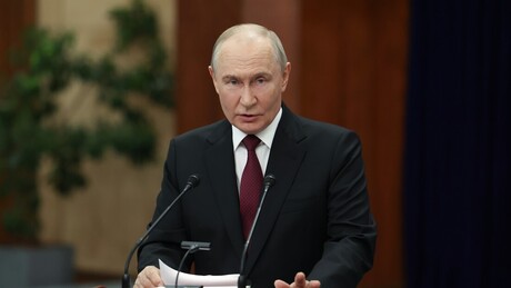 'Não queremos congelar a guerra, mas alcançar uma paz duradoura', afirma Putin