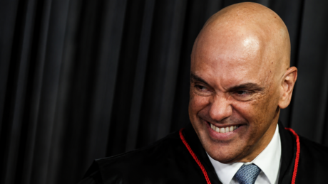 PF aponta que Vorcaro ofereceu luxos e contratos milionários a Moraes e sua família