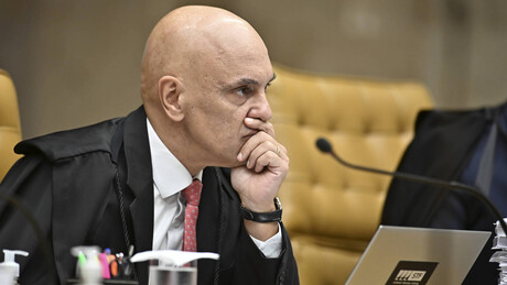 Governo Lula vai trabalhar discretamente para manter Moraes no STF por 'risco à democracia' — Folha
