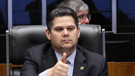 Alcolumbre afirma que único impeachment que aceitaria pautar seria contra Mendonça