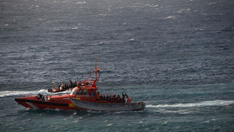 Mais de 80 morrem em balsa resgatada à deriva ao sul das Canárias após 26 dias no mar