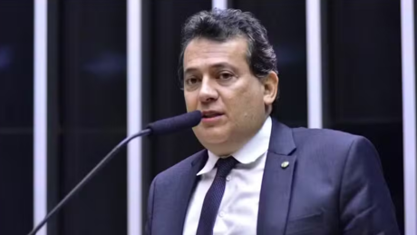 Deputado ex-presidente da Beija-Flor é alvo de operação da Polícia Federal
