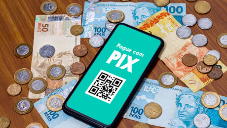 Brasil negocia interligar o PIX à plataforma europeia de pagamentos — Folha