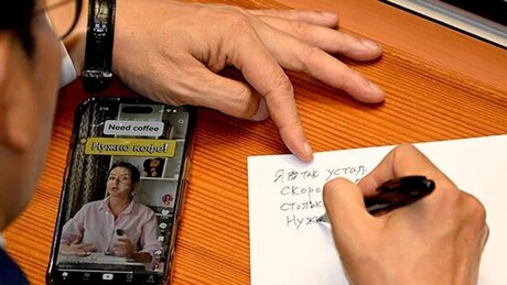 Deputado sul-coreano é flagrado estudando russo em sessão do Parlamento