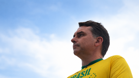 'Brasil virou uma várzea', diz Flávio Bolsonaro sobre suposta articulação contra sua candidatura