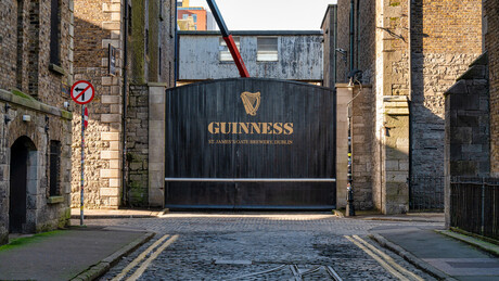 Mais de 800 barris de cerveja Guinness são roubados em assalto incomum no Reino Unido
