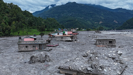 Número de mortos pelas enchentes no Nepal já ultrapassa 1.300