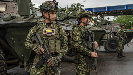 Batalhão do exército colombiano é atacado por enxame drones carregados com explosivos