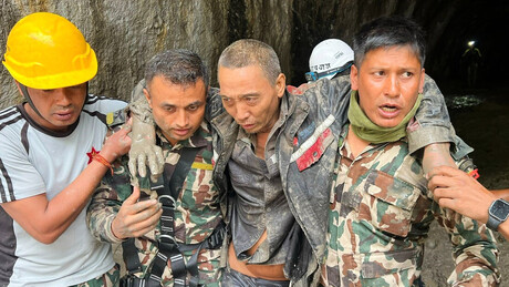 VÍDEO, FOTOS: Homem é resgatado após ficar preso por 10 DIAS devido a inundações no Nepal