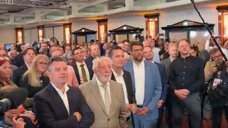 VÍDEO: Silêncio total na sede do partido de Merz diante do desastre nas urnas