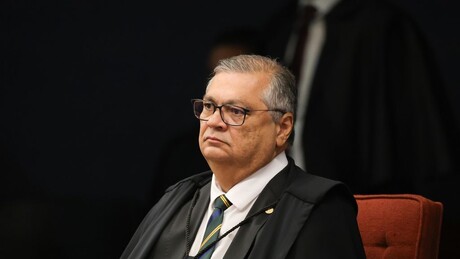 Dino se coloca a favor de decisões monocráticas e faz questionamento sobre fins de inquéritos no STF