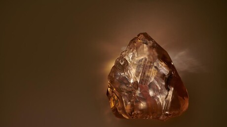 Diamante âmbar de 468 quilates, o maior da Rússia, recebe nome em homenagem à vitória soviética