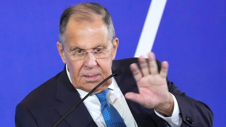 VÍDEO: Grandes figuras públicas também podem descansar? Lavrov responde