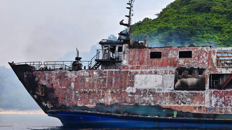Incêndio em balsa nas Filipinas mata 5 e deixa dezenas de desaparecidos
