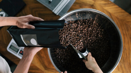 Venda de grandes remessas de café do Brasil para o exterior devem elevar estoques da bolsa e pressionar preços