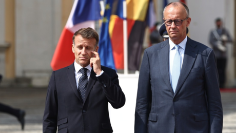População insatisfeita: popularidade de Macron e Merz despenca a níveis históricos