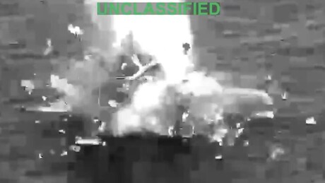 VÍDEO: EUA interceptam e explodem uma embarcação no Pacífico
