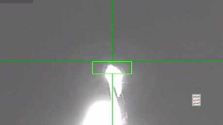 VÍDEOS: Houthis mostram queda e destroços em chamas de caça saudita F-15 abatido