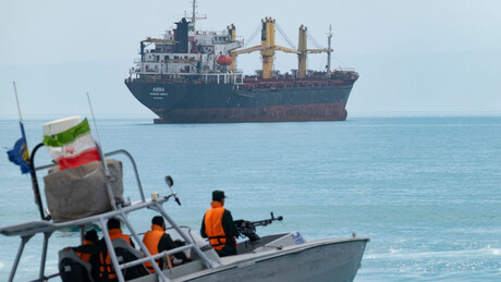 Irã intercepta navio que tentava cruzar ilegalmente o Estreito de Ormuz