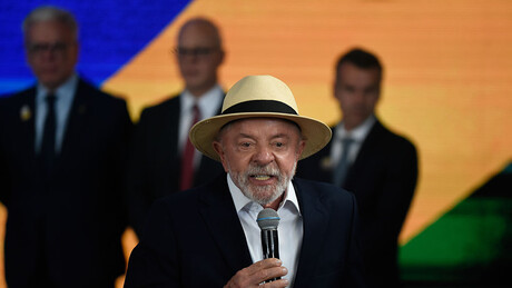 Lula diz que não é comunista e que agronegócio deveria 'se ajoelhar' a ele