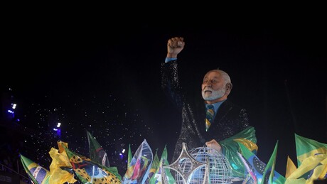TSE aceita ação de Flávio Bolsonaro contra Lula por desfile de Carnaval